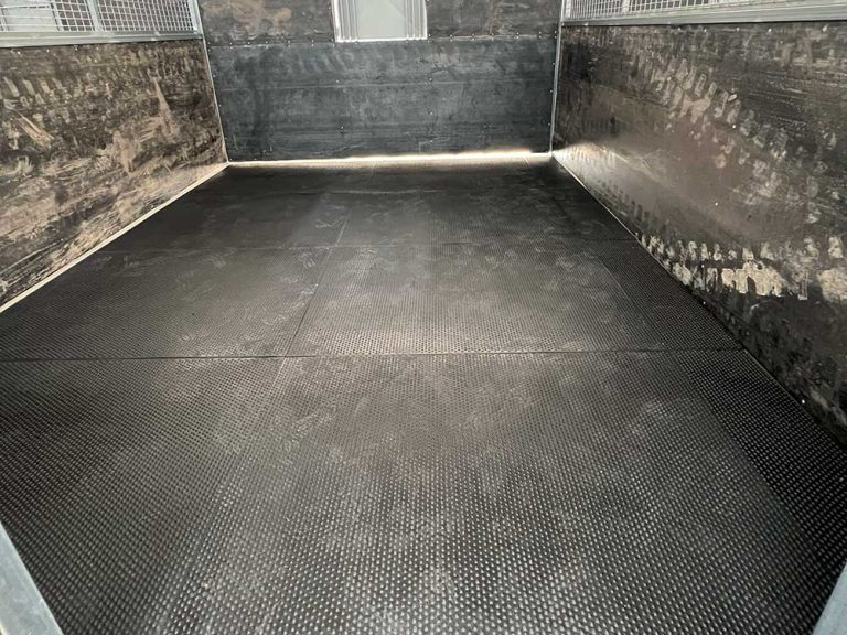 Stable Mat 08