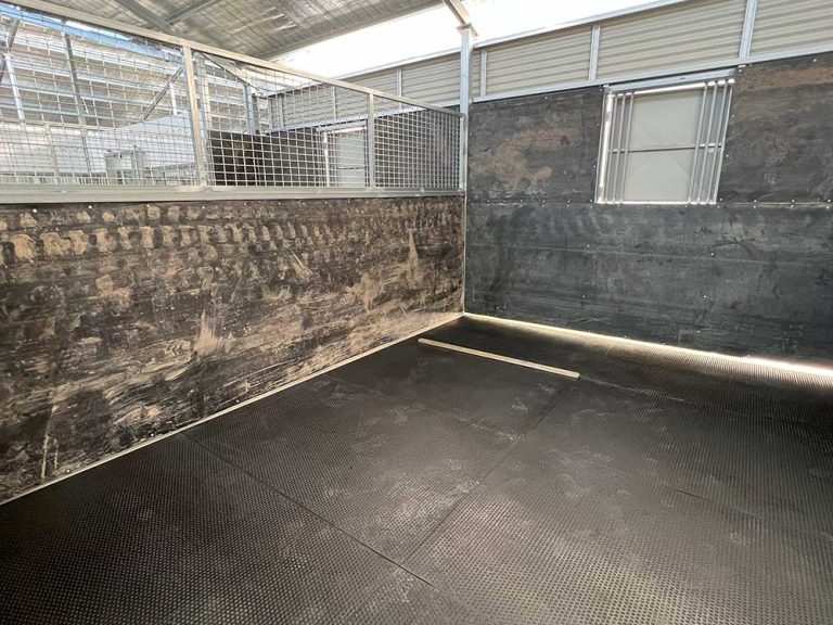 Stable Mat 09